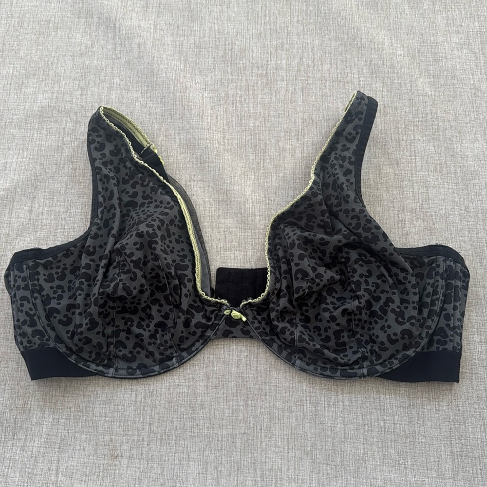 Cacique Bra Women’s 48D High Apex Plunge unlined‎ underwire leopard animal print